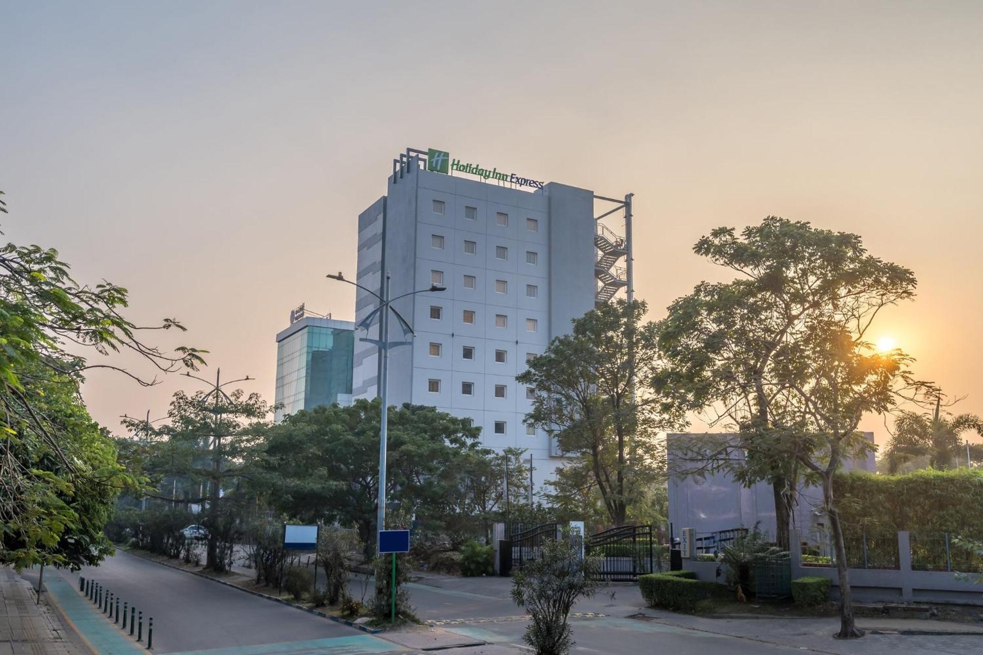 Holiday Inn Express Kolkata New Town By Ihg Exterior photo